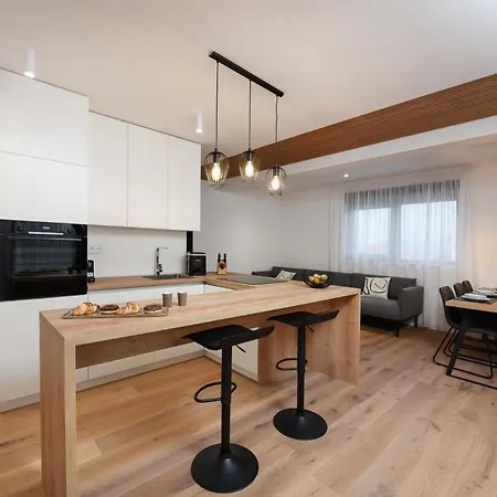 Fux Penthouse Whirlpool Meerblick アパート ザダル
