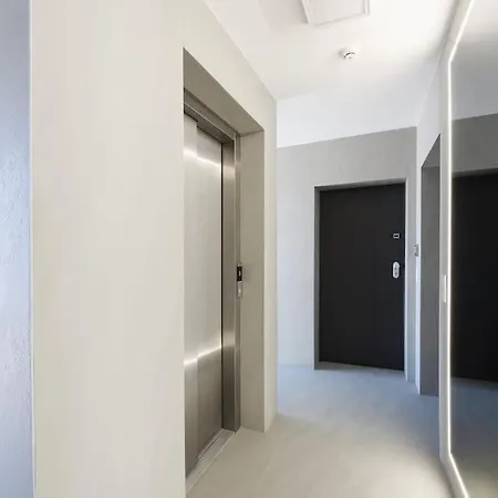 Fux Penthouse Whirlpool Meerblick ザダル